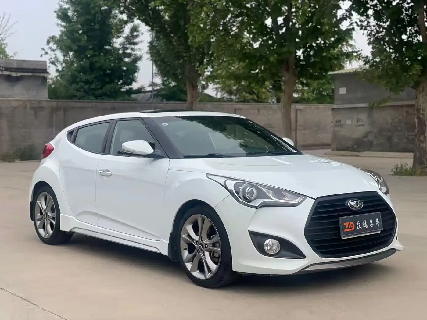 Hyundai Veloster 2015 1.6T Automatic Luxury Edition фото 3