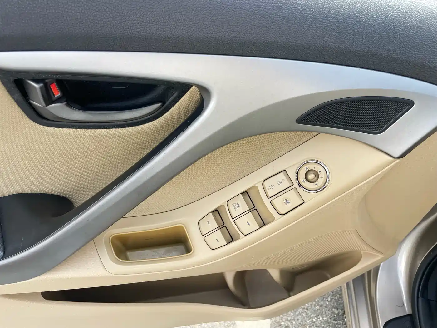 Hyundai Langdong 2012 1.6L Automatic Fashion фото 12