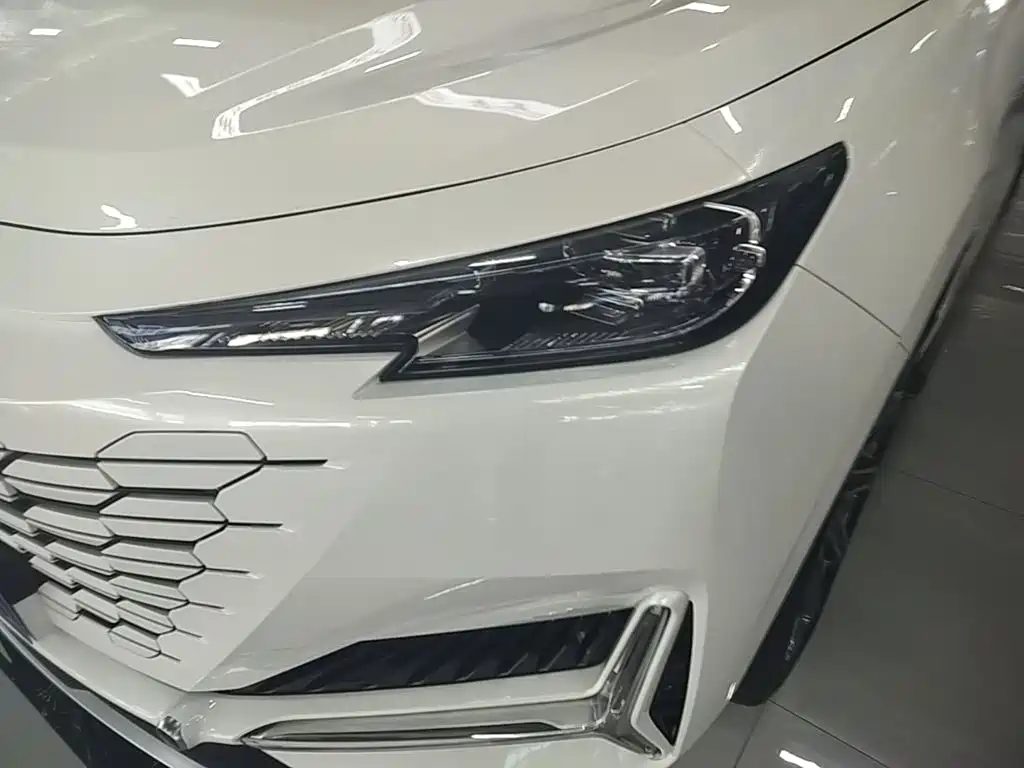 Changan UNI-K 2024 2024 2.0T FWD Global Edition