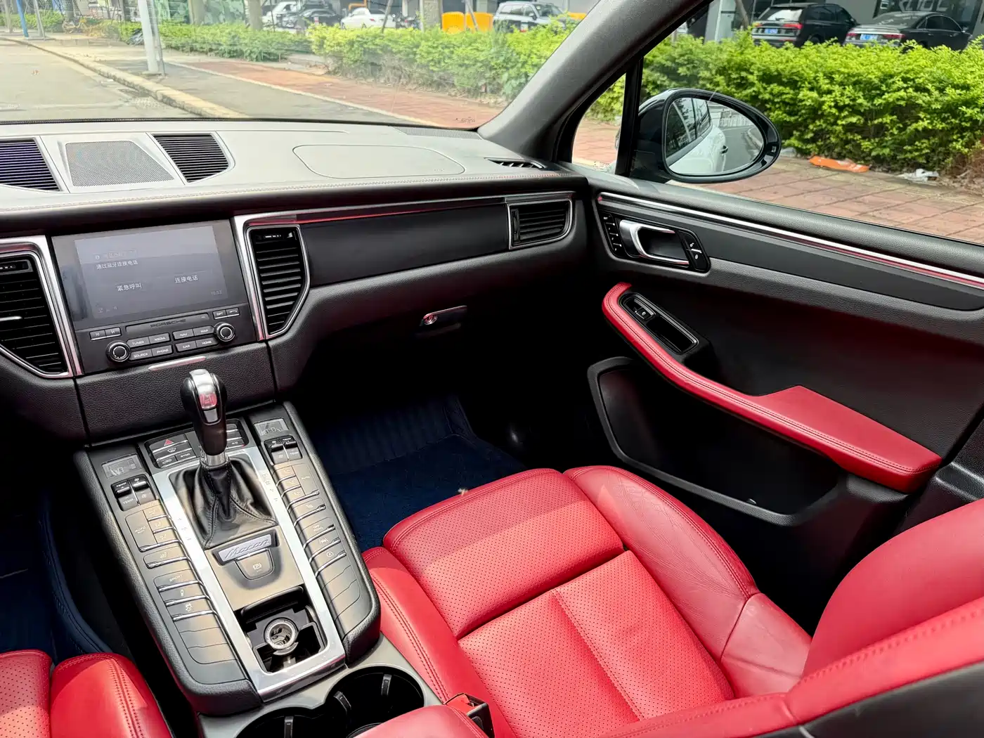 Porsche Macan 2017 Macan 2.0T фото 25