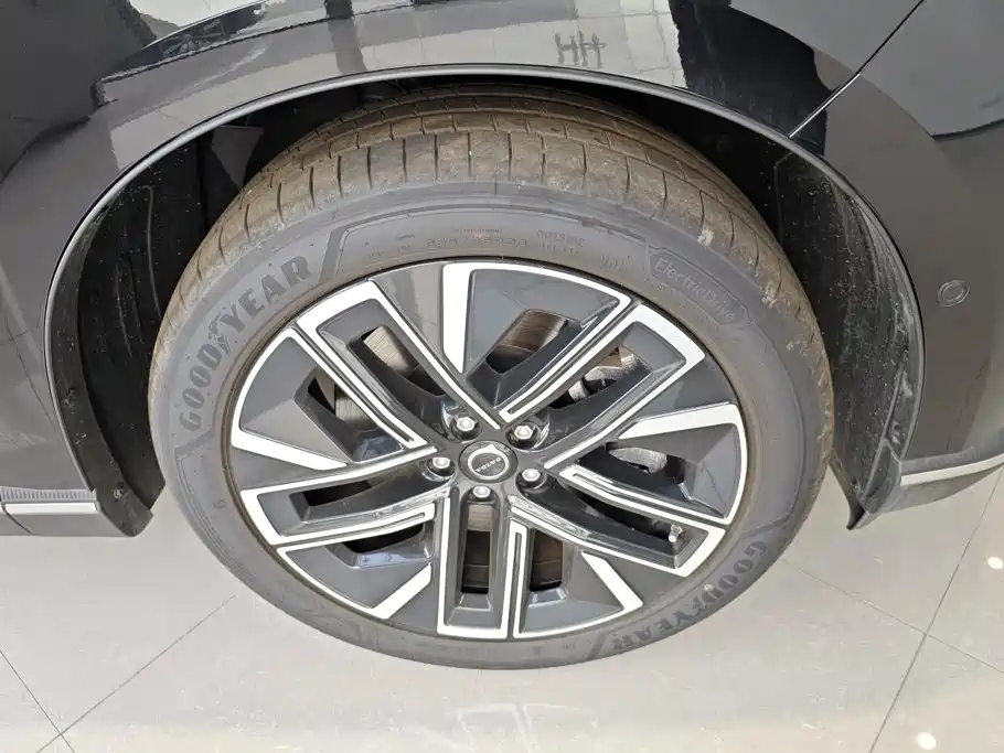 Photo 6 - Volvo XC70 Plug-in Hybrid