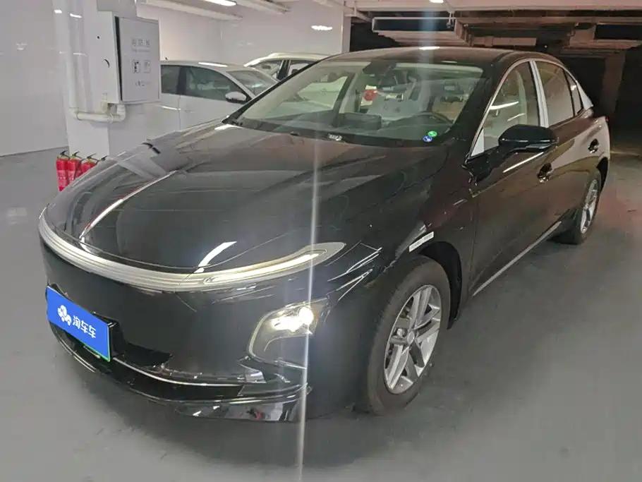 Hongqi E-QM5 2026 2025 Model 500km Travel Edition