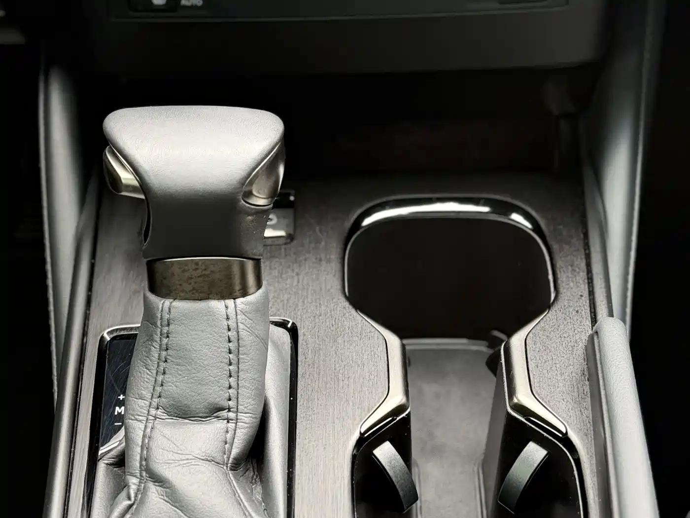 Lexus ES 2022 200 Excellence Edition фото 12
