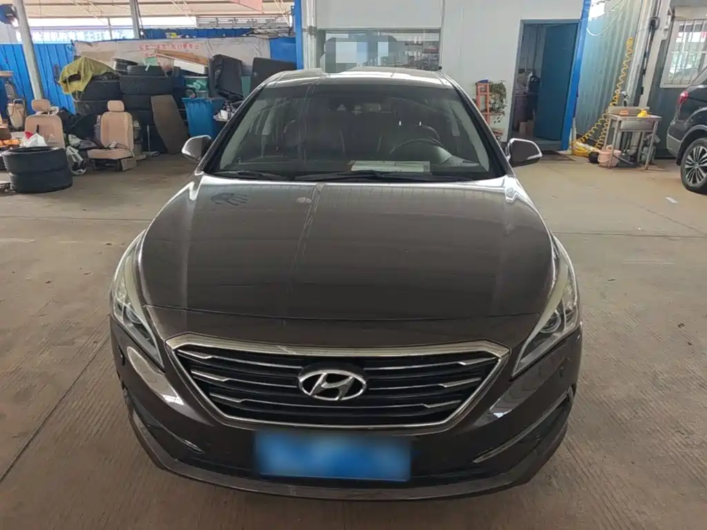 Photo 3 - Hyundai Sonata