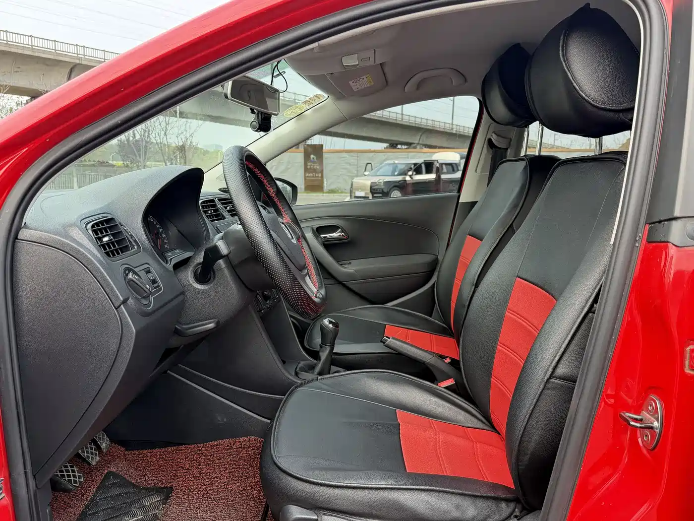 Volkswagen Polo 2016 1.4L Manual Trend фото 5