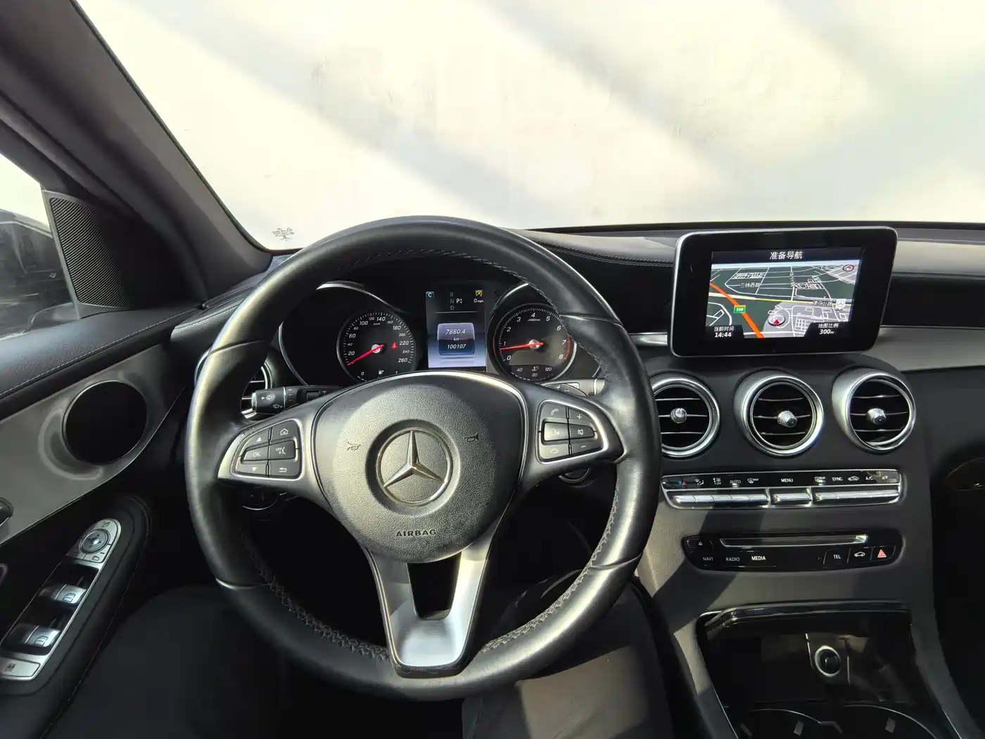 Mercedes-Benz GLC 2016 GLC 200 4MATIC фото 8