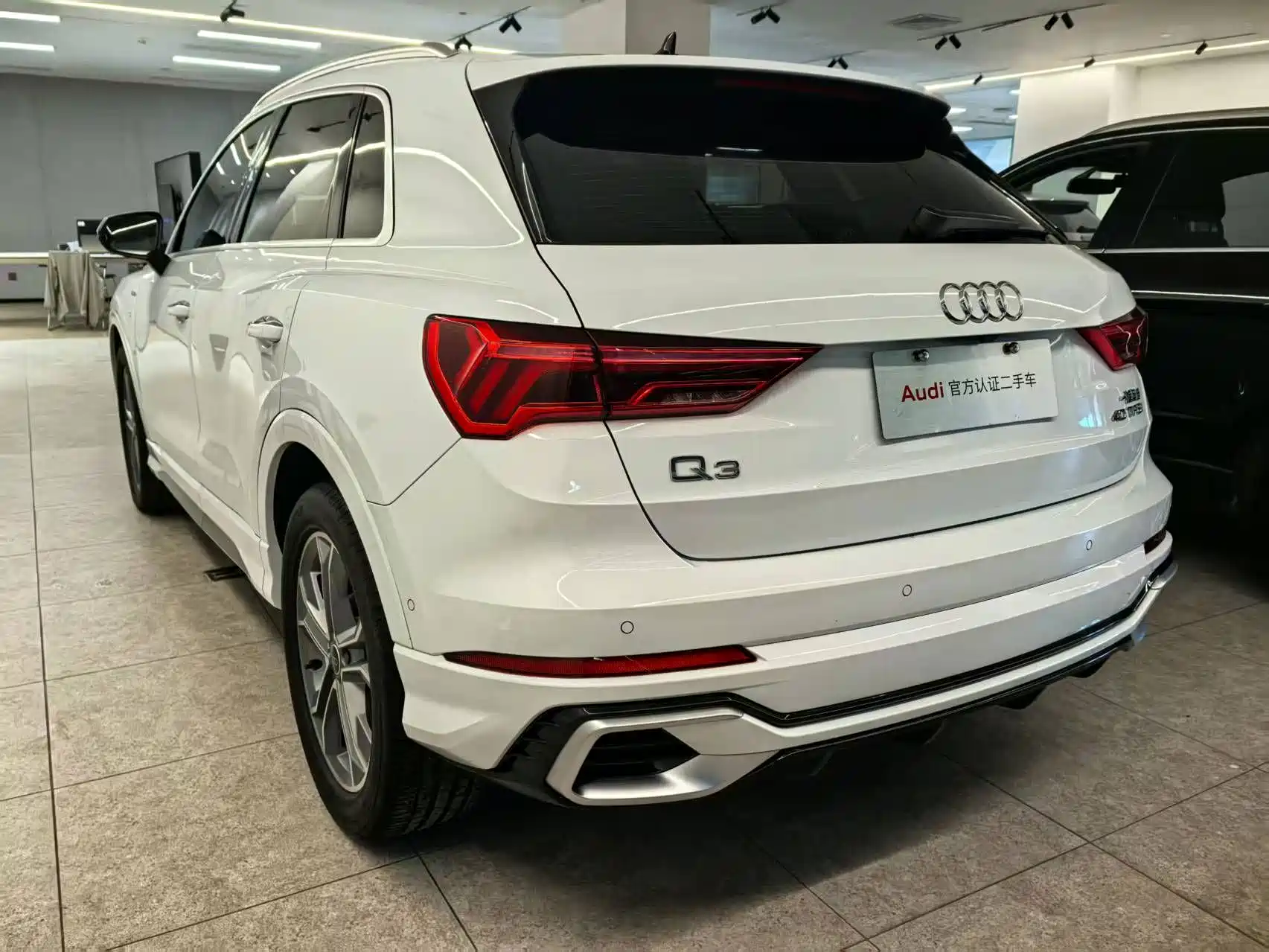 Photo 6 - Audi Q3