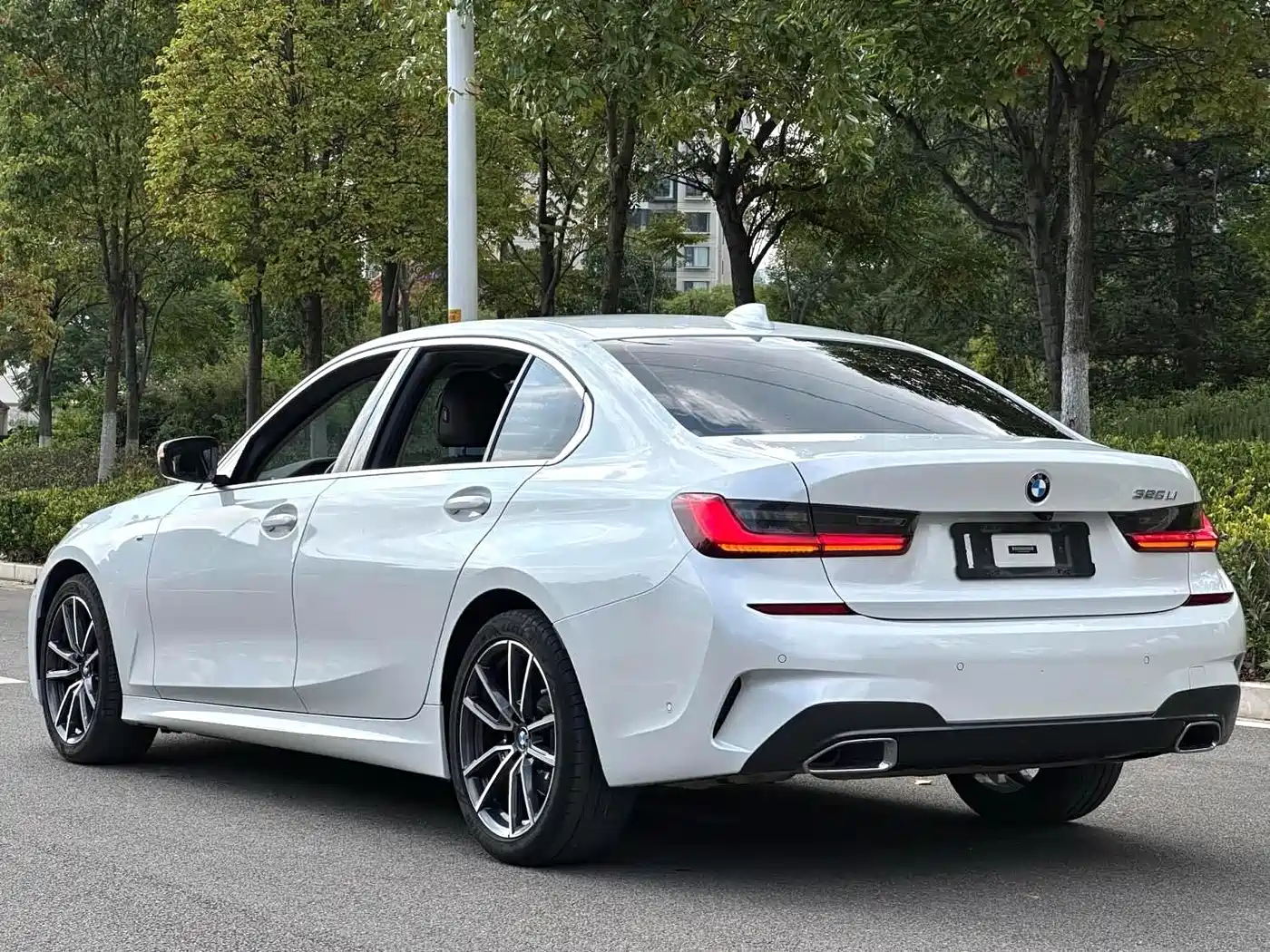 BMW 3 Series 2021 325Li M Sport Package фото 6