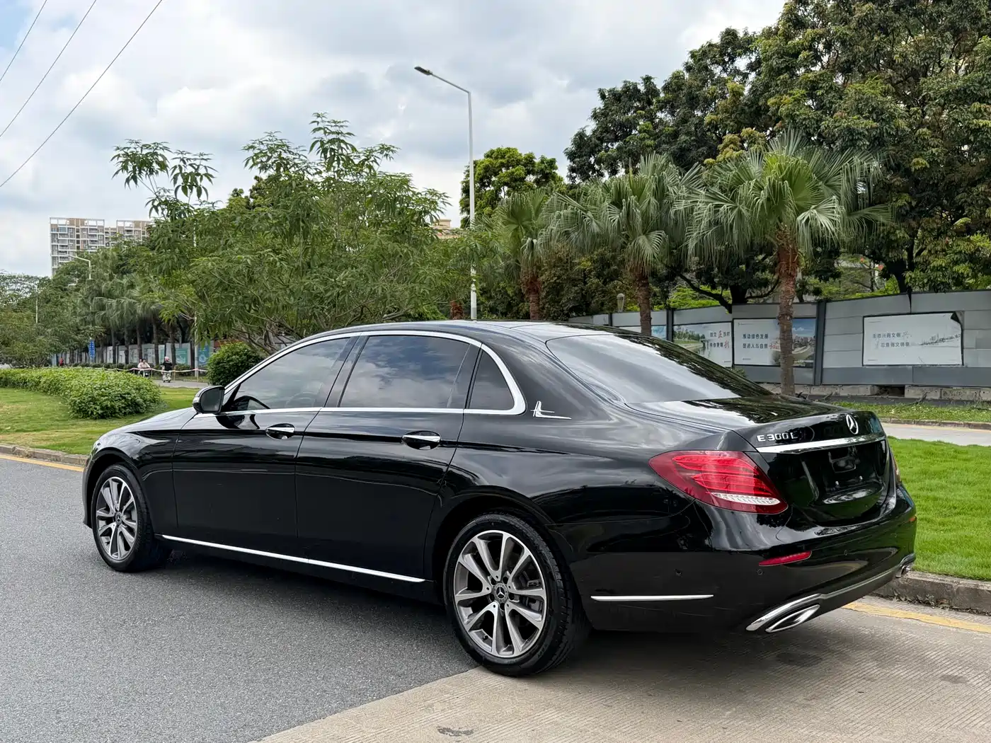 Mercedes-Benz E-Class 2017 E 300 L Luxury фото 6