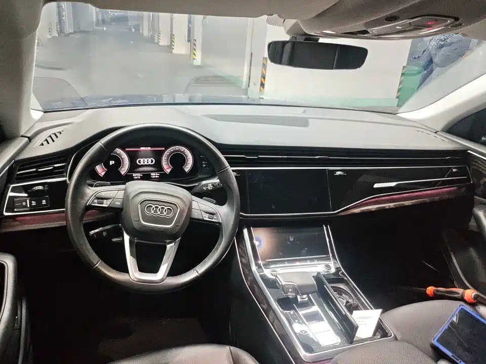 Photo 8 - Audi Q8
