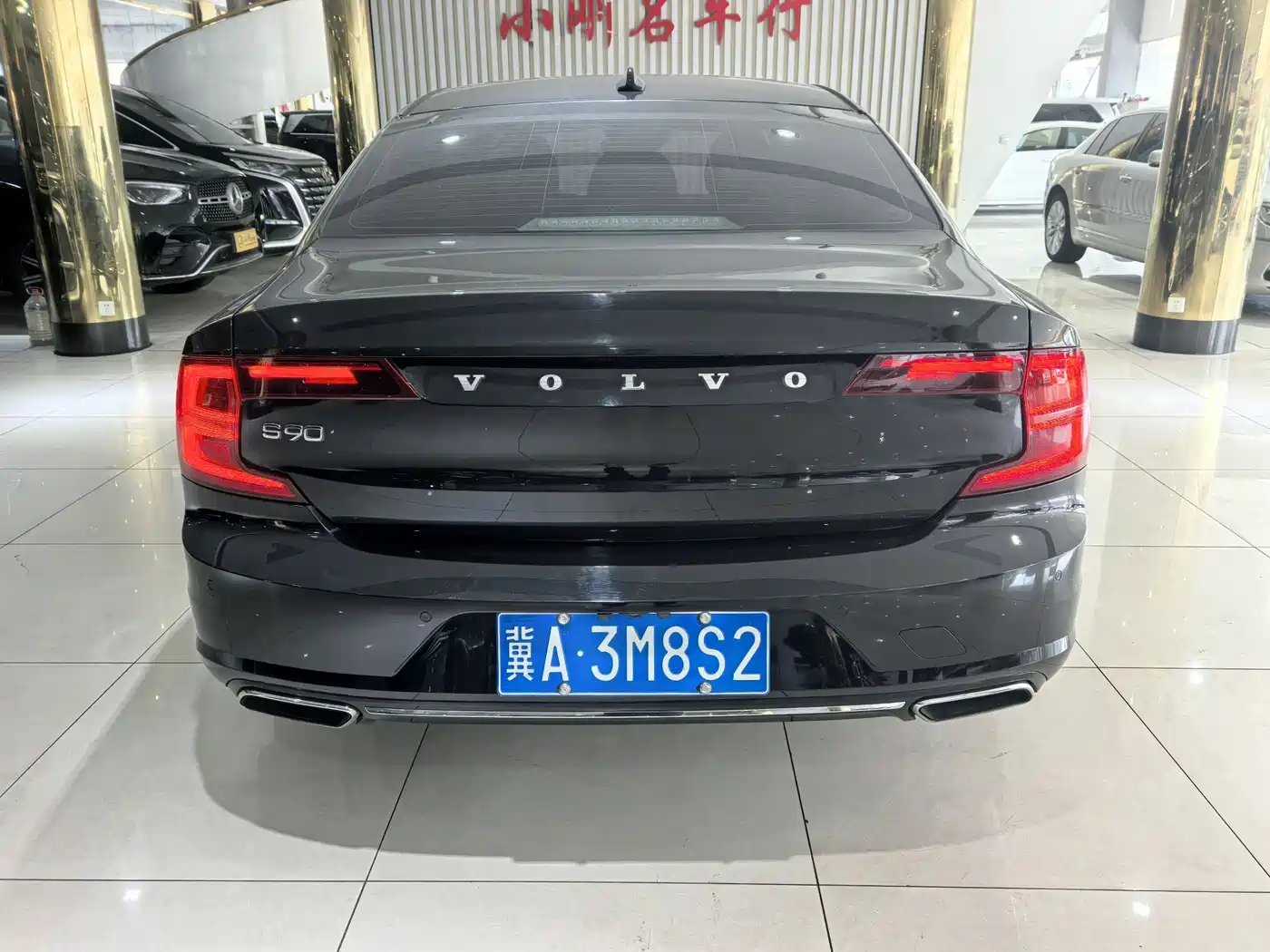 VOLVO S90