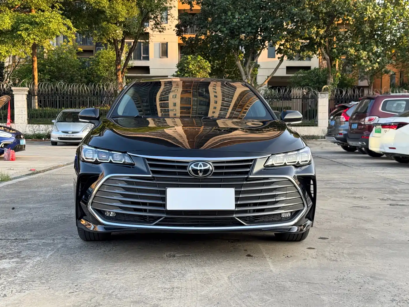 Toyota Avalon 2022 2.5L Luxury Edition фото 2