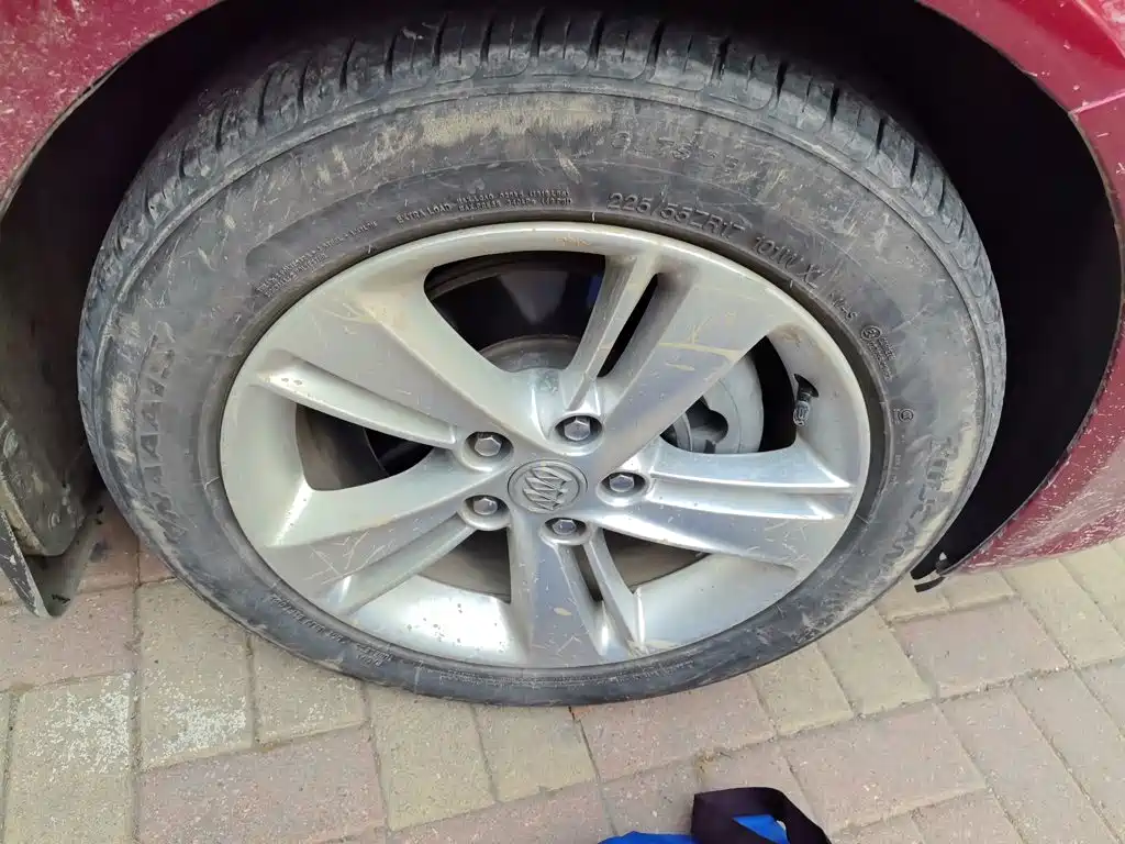 Photo 8 - Buick Regal