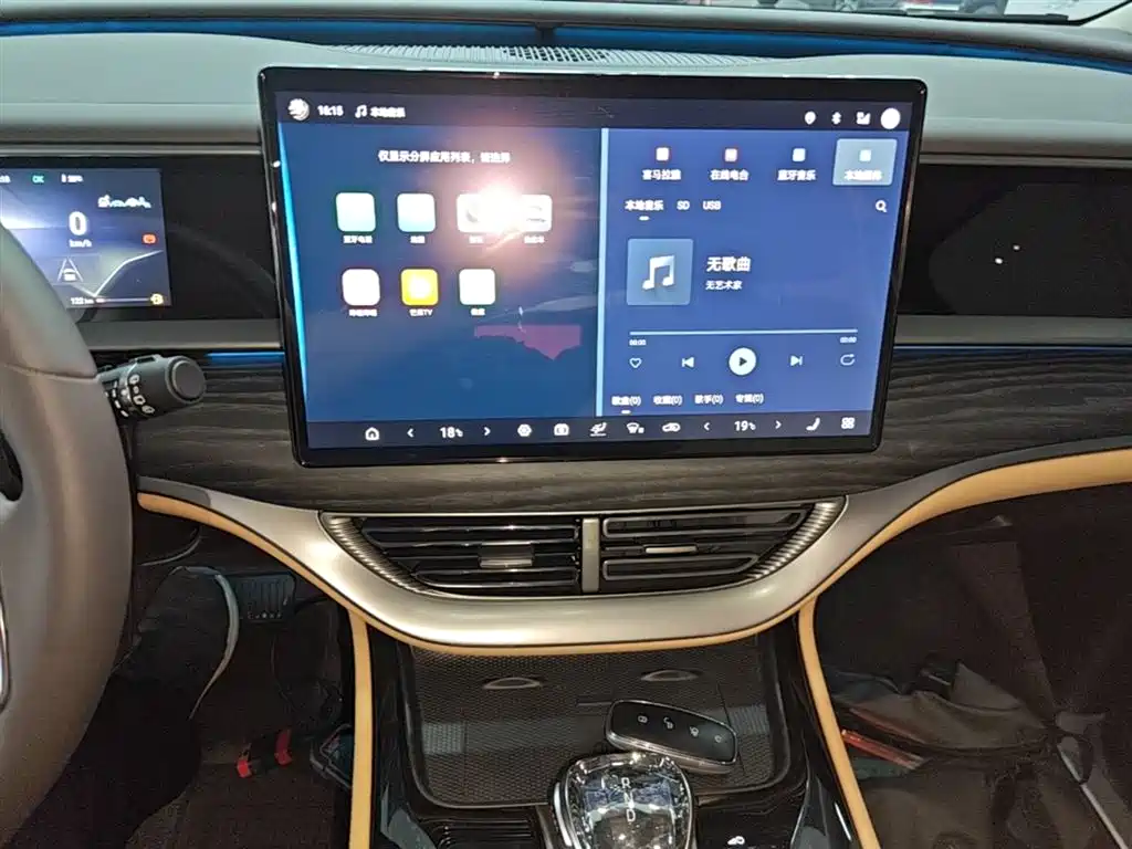 Denza D9 2024 DM-i 980 AWD Prestige фото 13