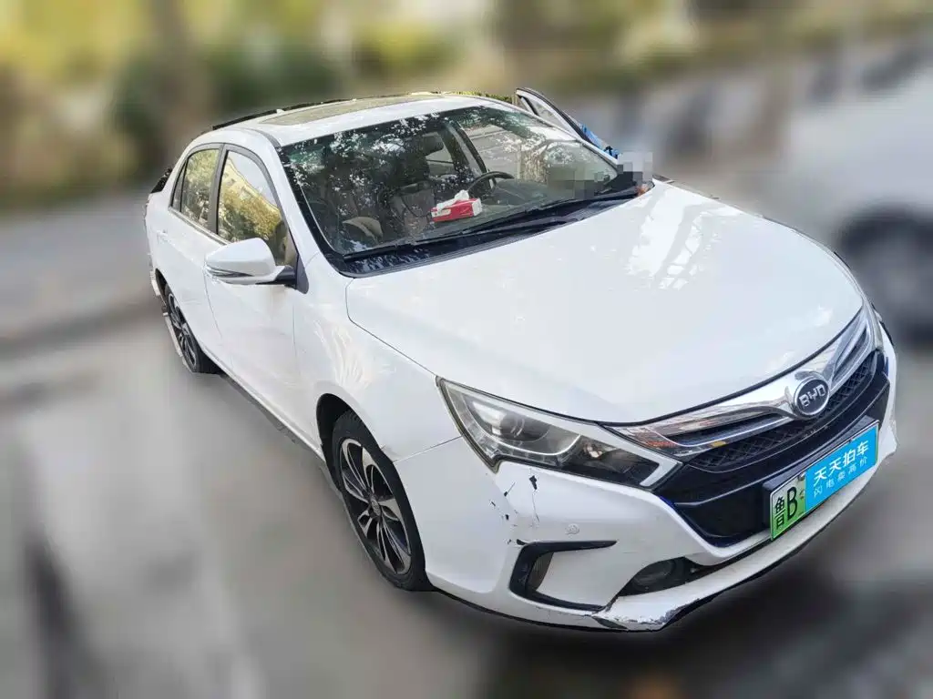 Photo 3 - BYD Qin New Energy
