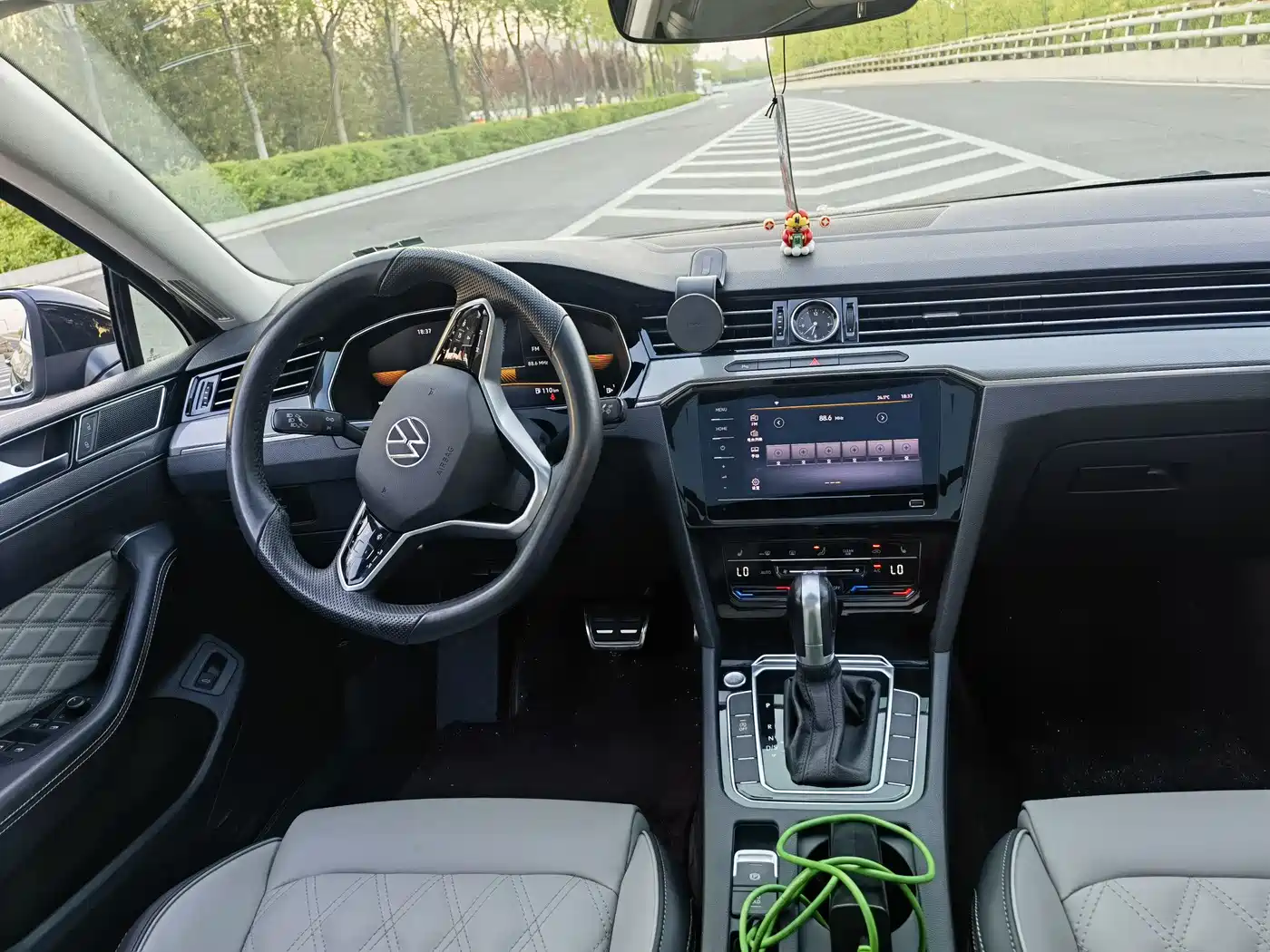 Volkswagen Magotan 2023 2 Million Units Anniversary Edition 330TSI DSG Leading Type фото 11