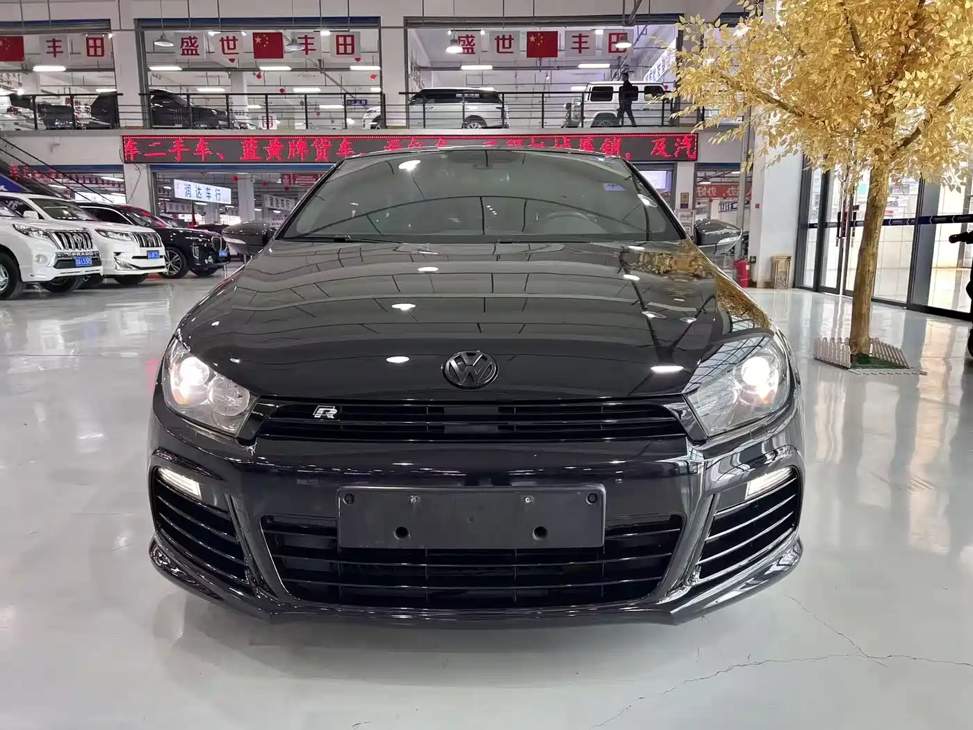 Volkswagen Scirocco 2011 Model R 2.0TSI фото 2