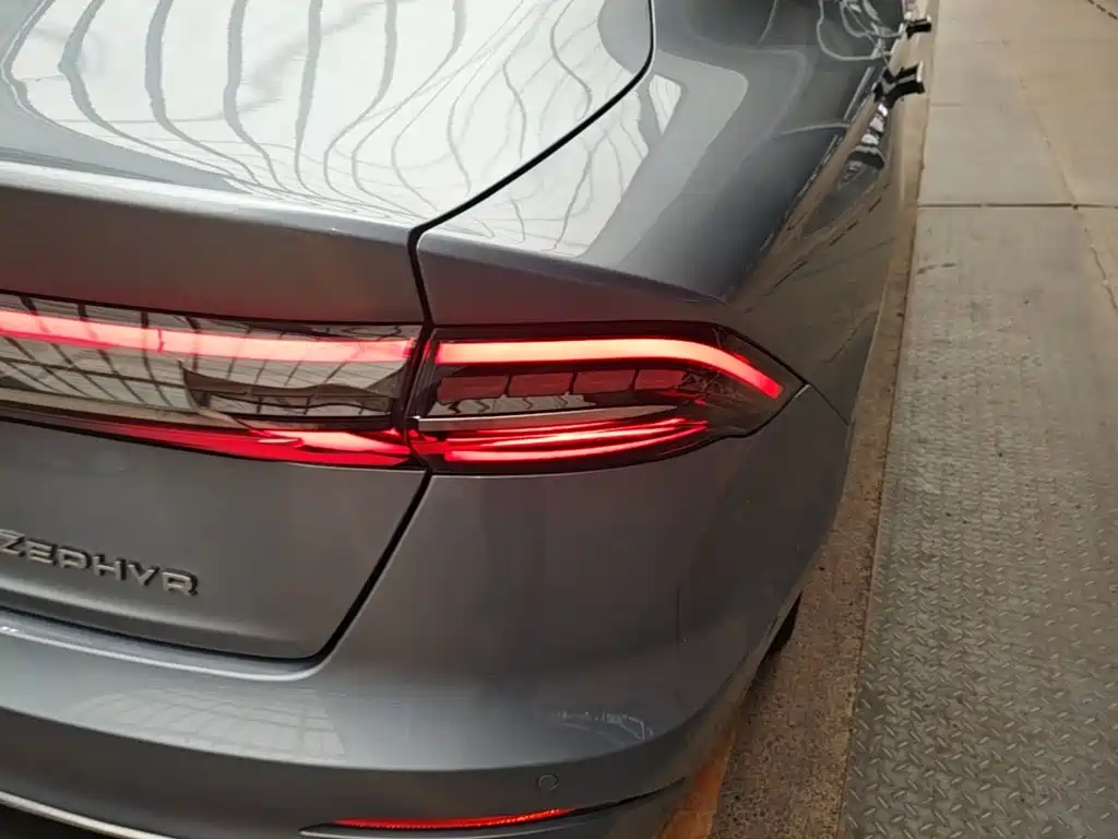 Фото 8 - Lincoln Z