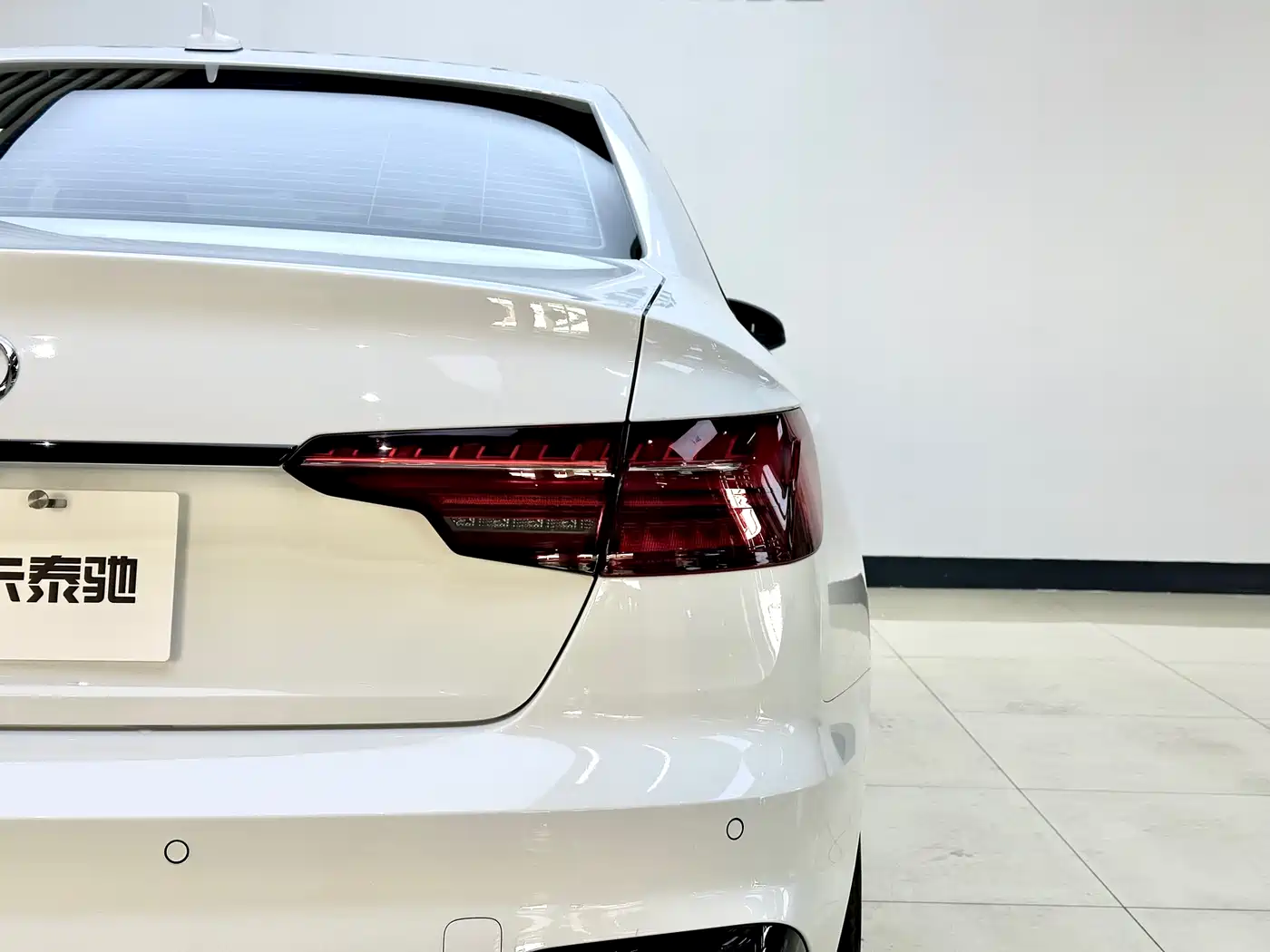 Audi A4L 2025 2 Million Celebration Edition 40 TFSI Luxury Dynamic фото 7