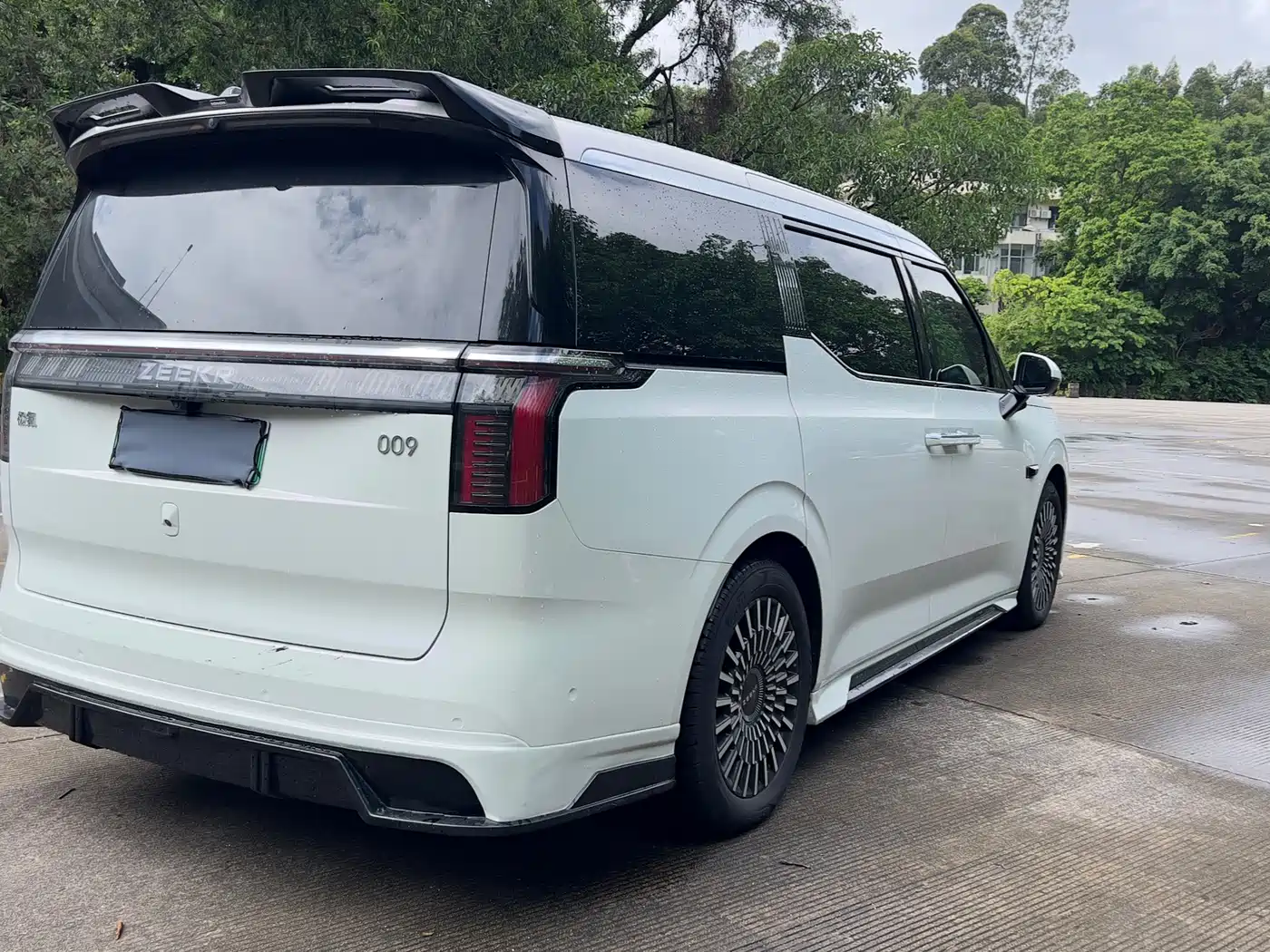 ZEEKR 009 2026 2024 6-seat Executive AWD 108kWh