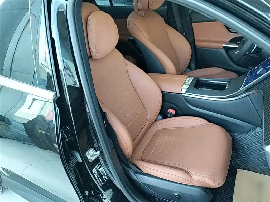 Mercedes-Benz GLC 2023 GLC 260 L 4MATIC Luxury 5-Seater фото 25