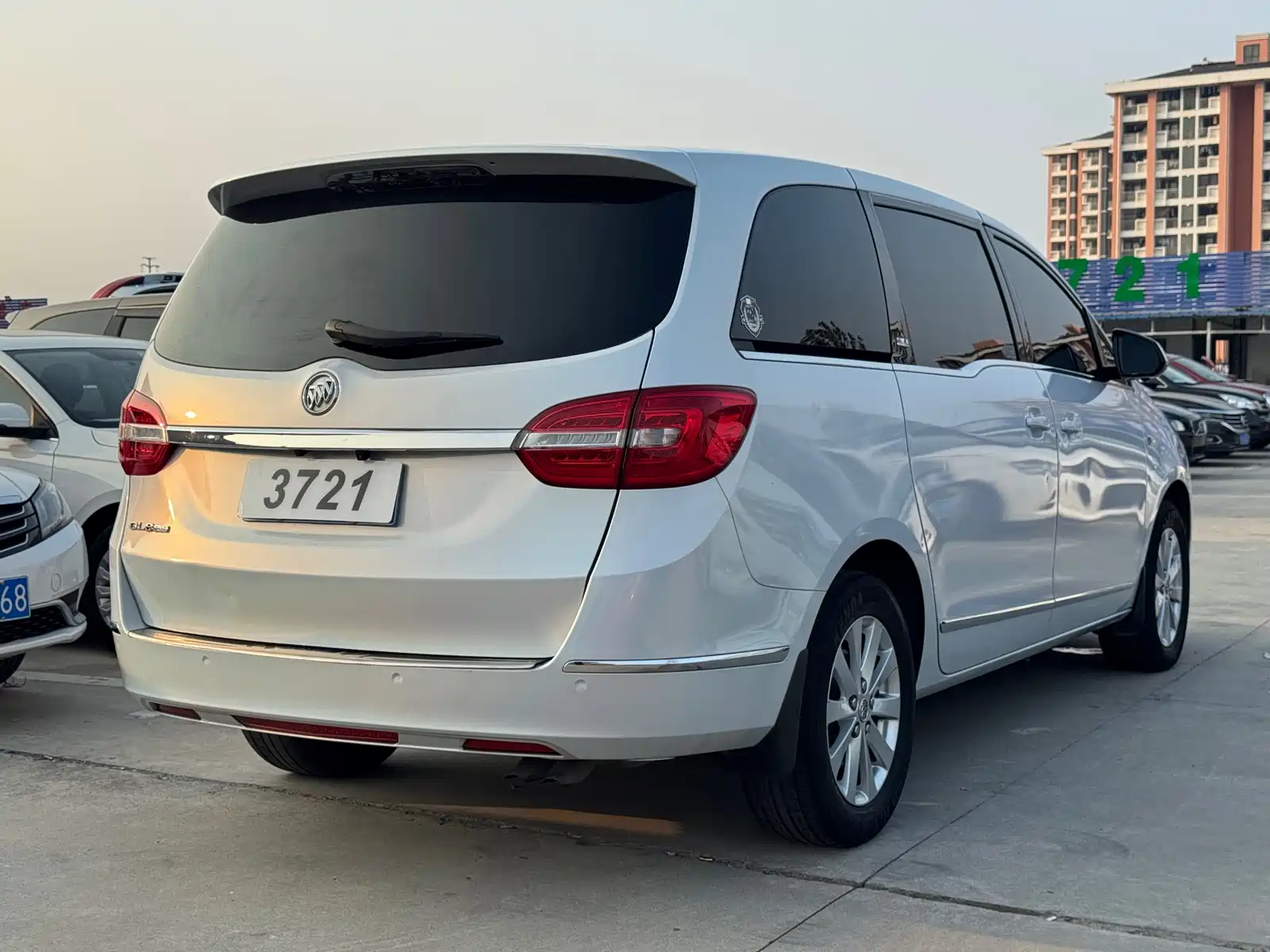 Фото 4 - Buick GL8