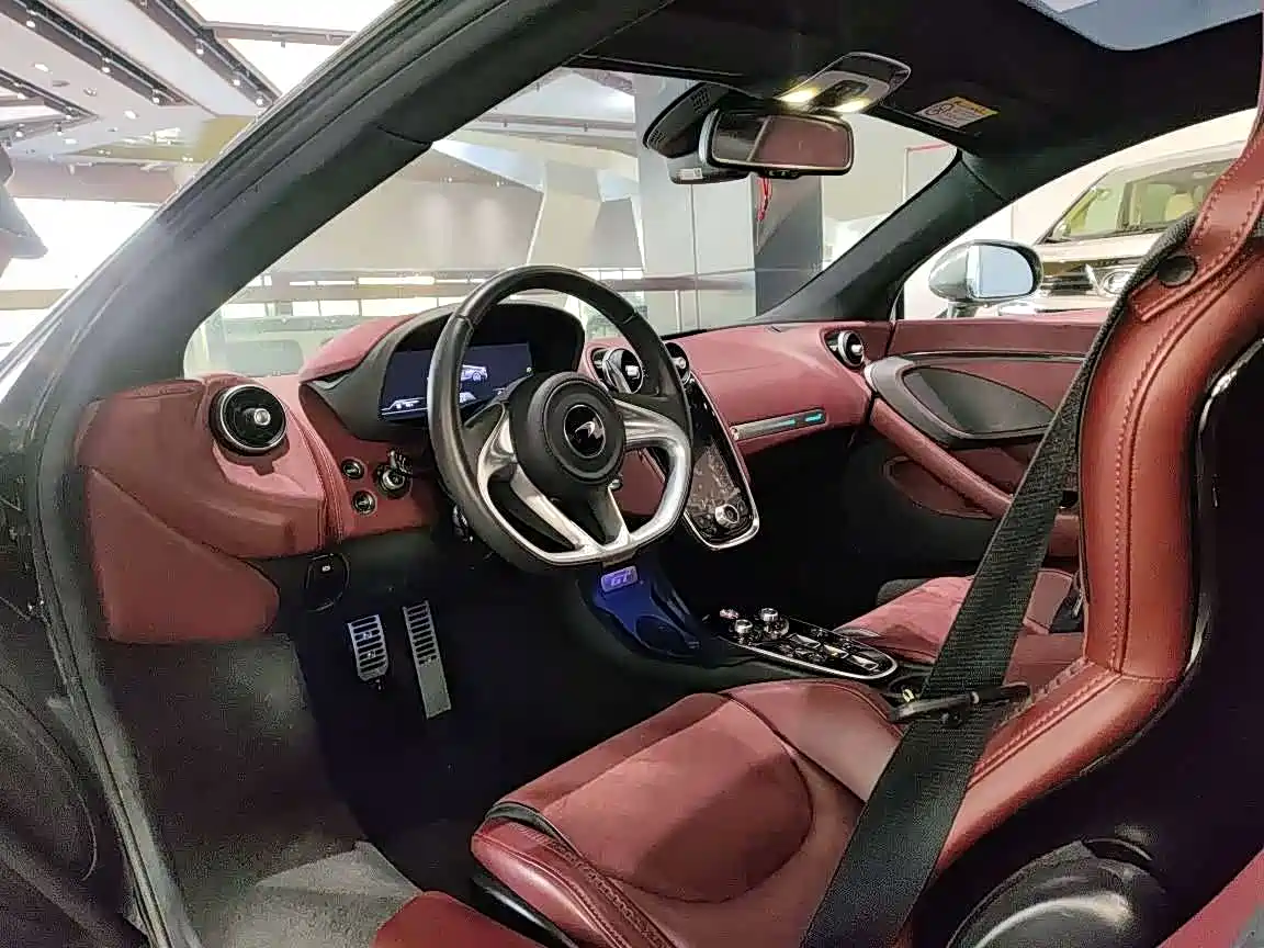 MCLAREN GT