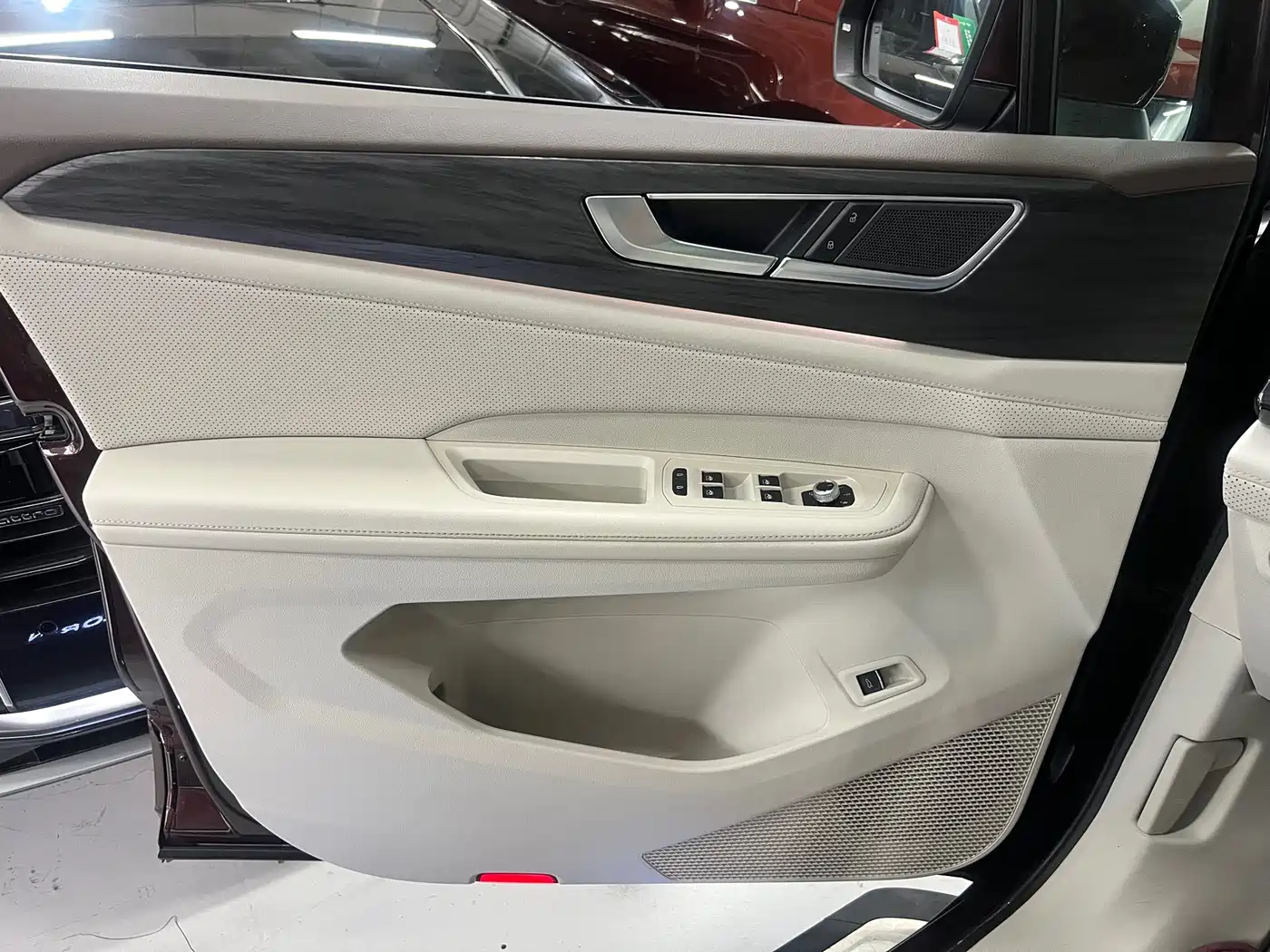 Volkswagen Viloran 2022 330TSI Luxury Edition фото 17