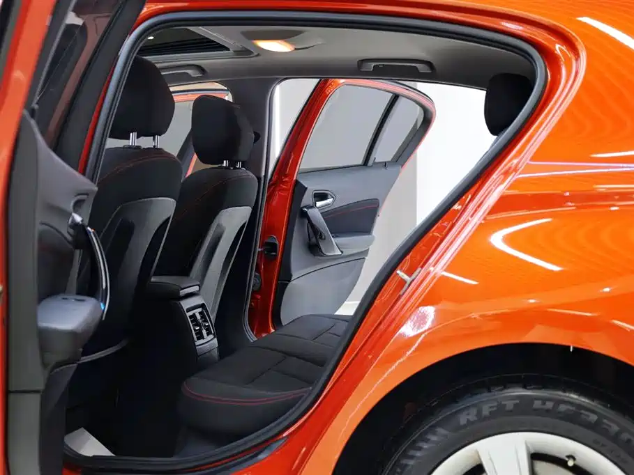 BMW 1 Series (Import) 2013 Facelift 118i Sport Model фото 28
