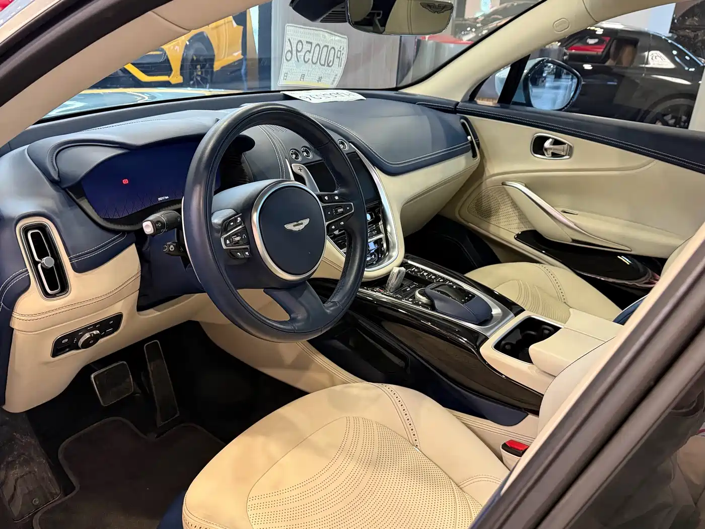 Aston Martin DBX 2022 2022 3.0T STRAIGHT-SIX