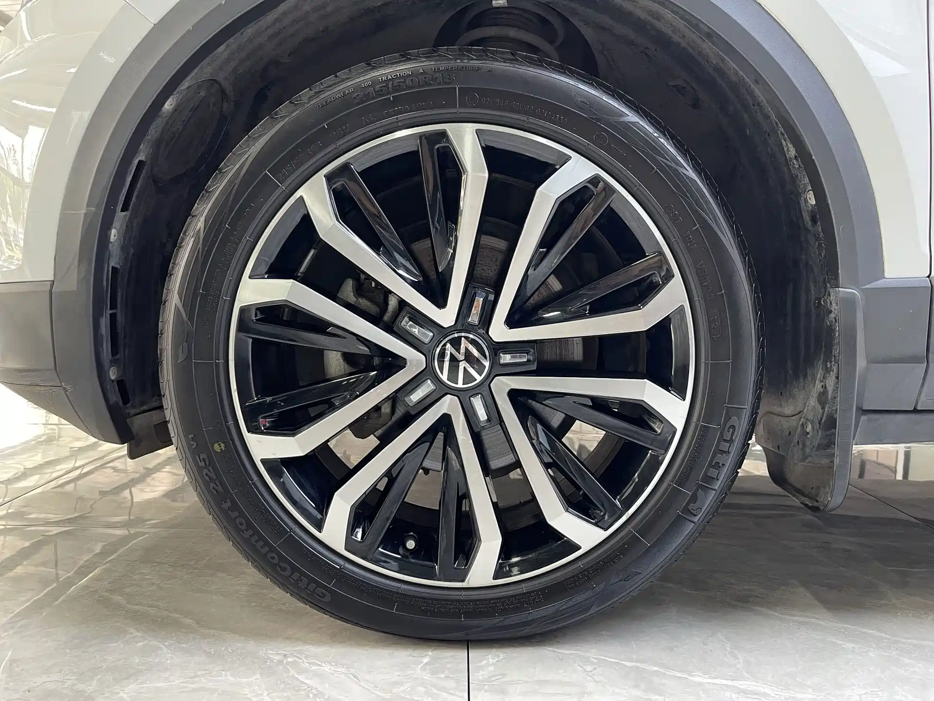 Фото 22 - Volkswagen T-ROC