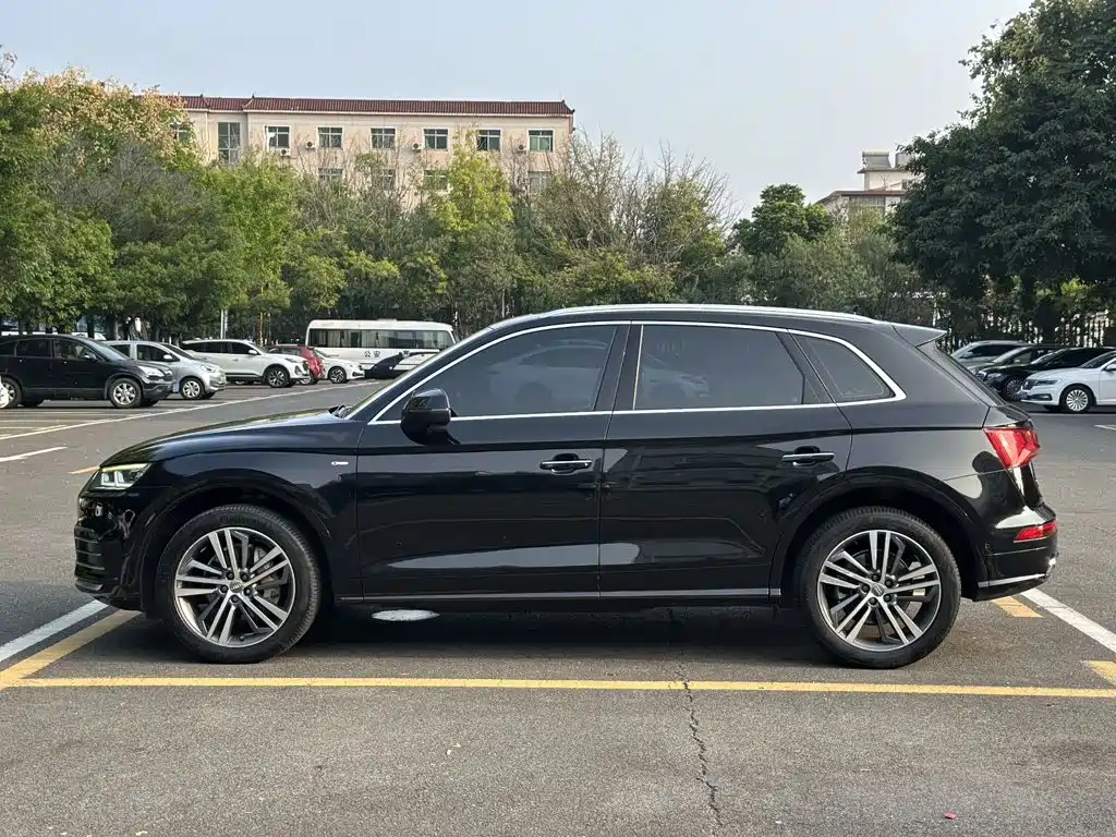 Photo 8 - Audi Q5L