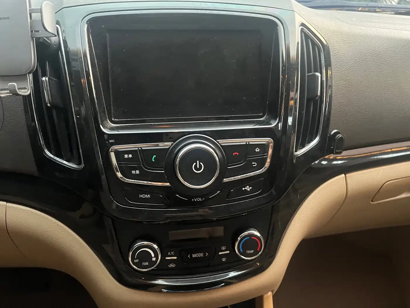 Baojun 730 2015 2015 1.8L Manual Luxury Navigation ESP Edition 7-seater