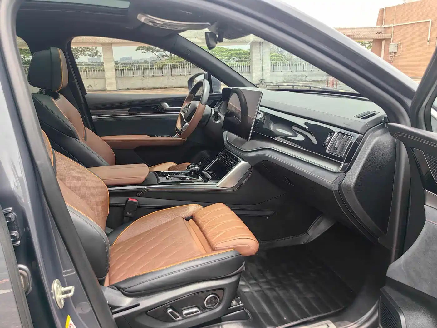 BYD Tang New Energy 2021 DM-i 112KM Honor фото 18