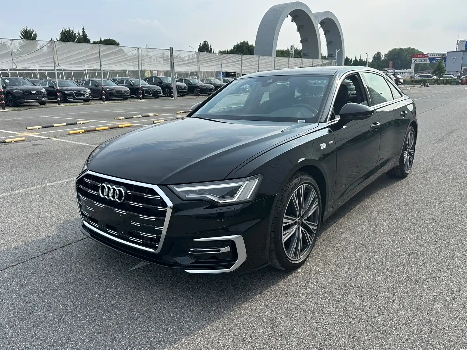 Photo 1 - Audi A6L