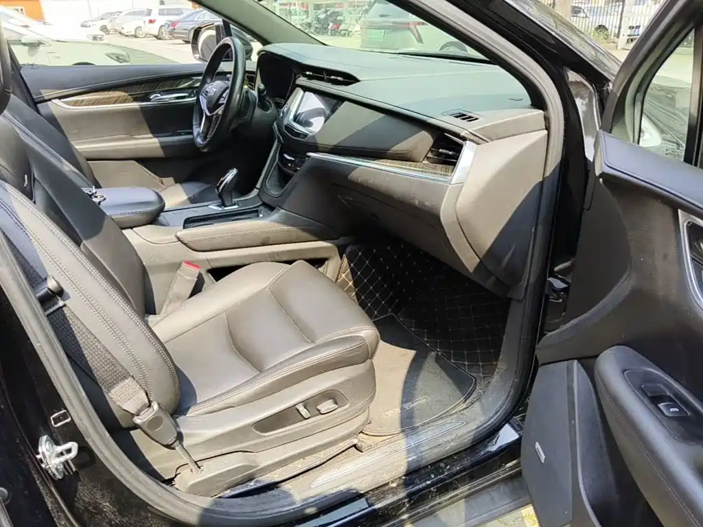 Photo 13 - Cadillac XT5
