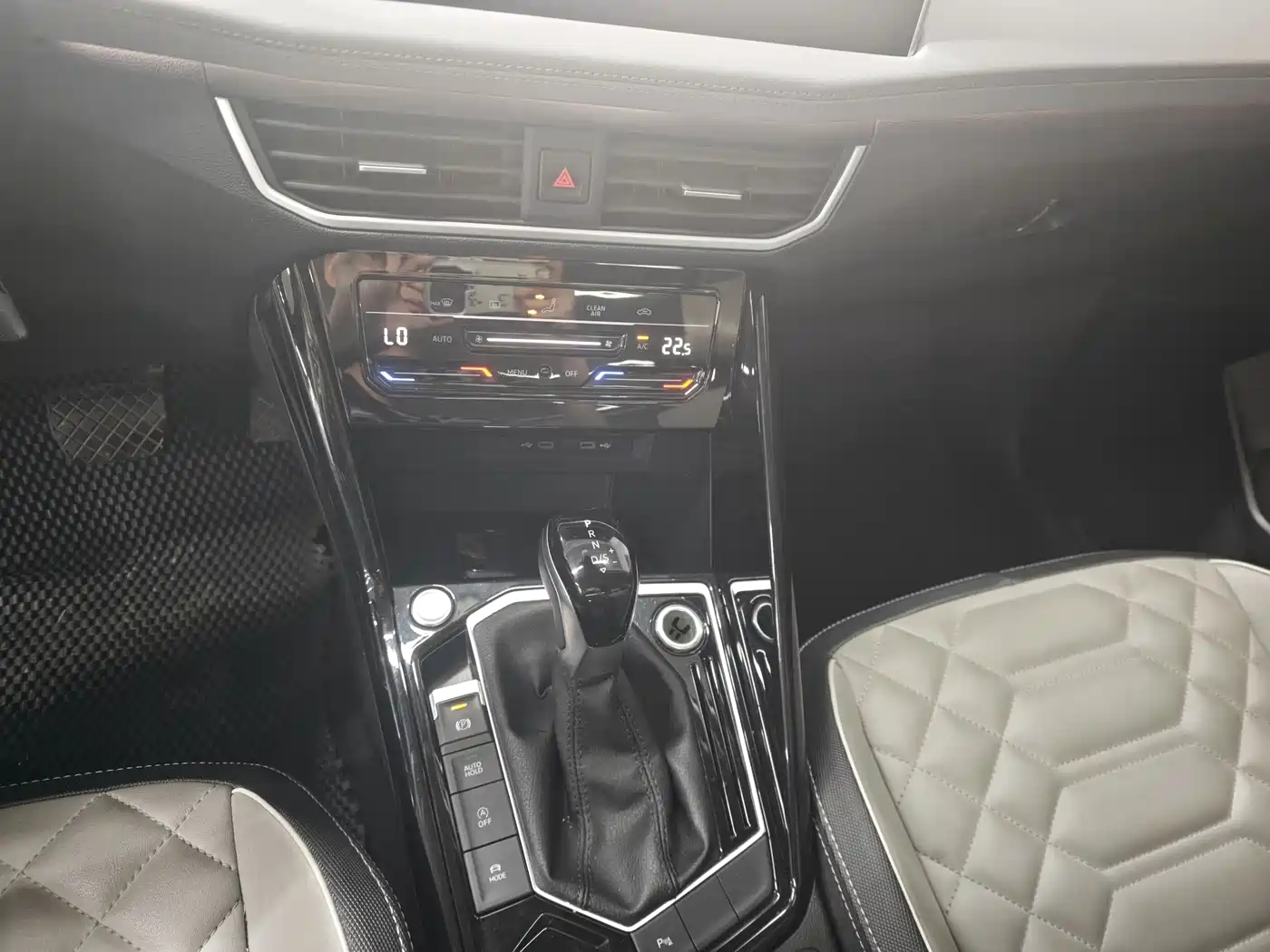 Volkswagen Tayron 2022 330TSI 2WD Luxury Smart Connect Plus фото 8