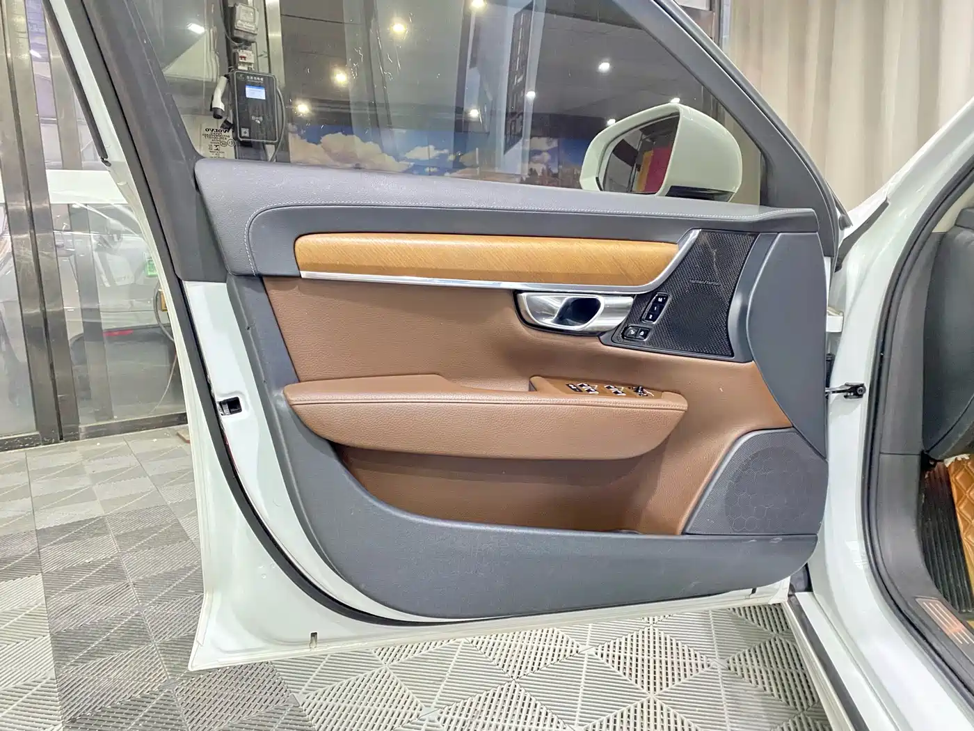 Фото 8 - Volvo S90