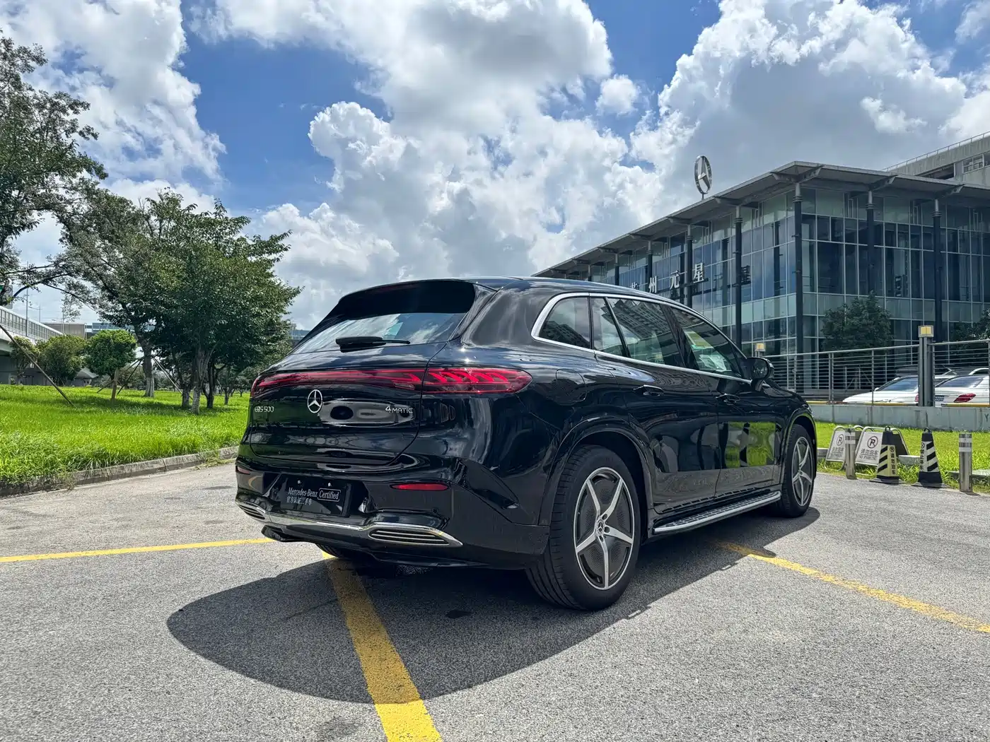 Mercedes-Benz EQS SUV 2026 2025 Model 500 4MATIC