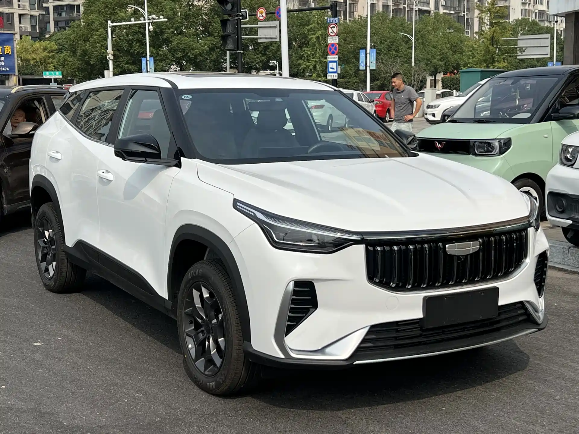 Фото 6 - Geely Atlas