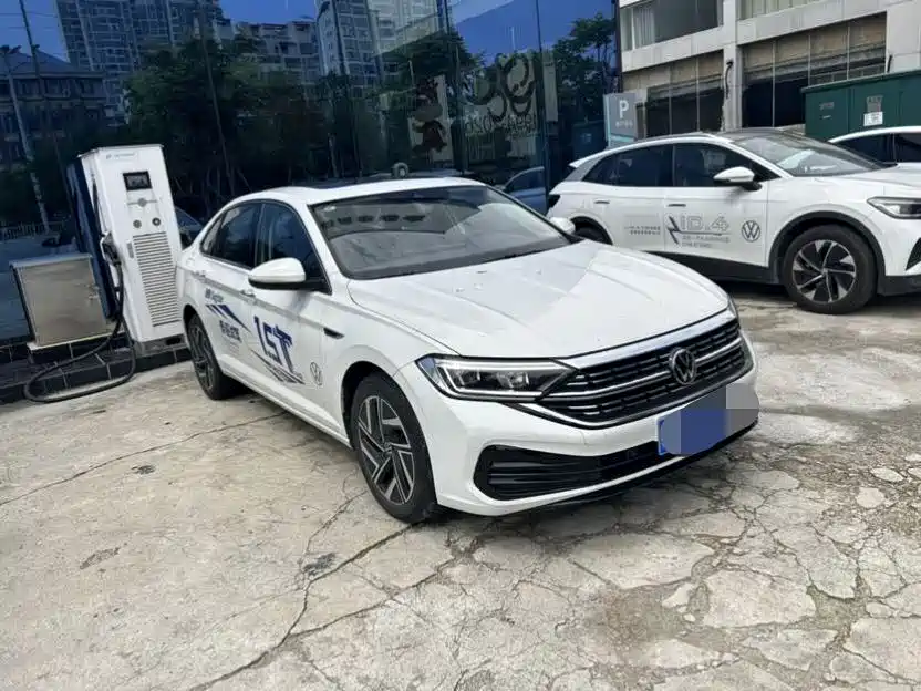 Volkswagen Sagitar 2023 300TSI DSG Surpassing Edition фото 2
