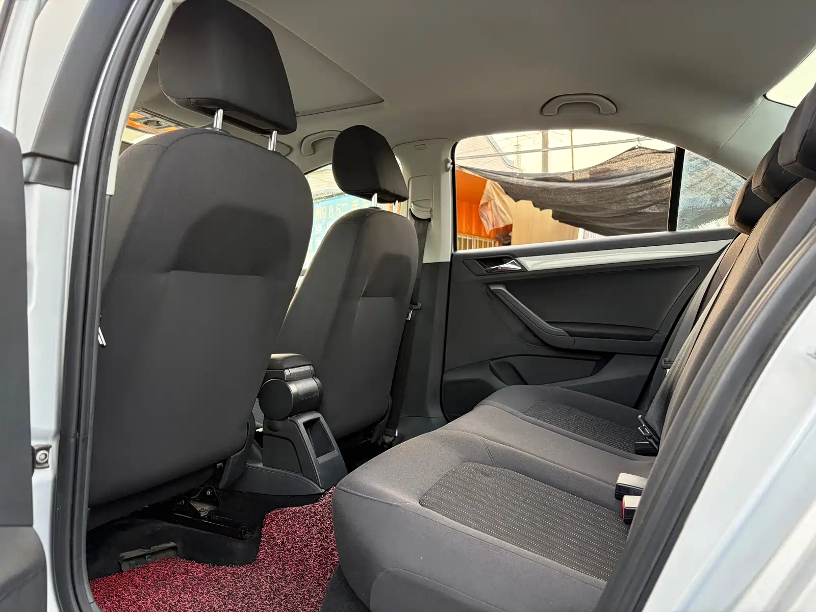 Photo 9 - Volkswagen Jetta
