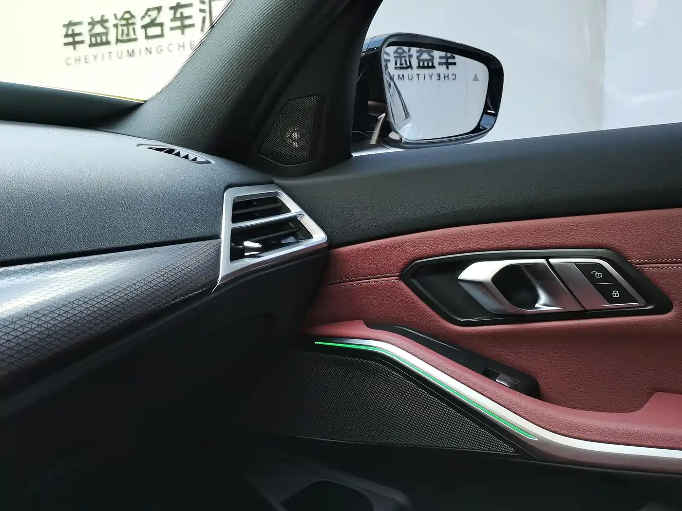 BMW 3 Series 2025 330i M Sport Night Edition фото 28