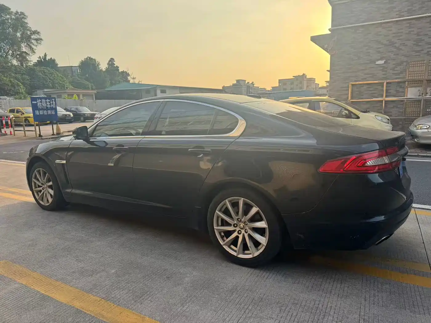 Jaguar XF 2012 2012 XF 3.0L V6 London Limited Edition