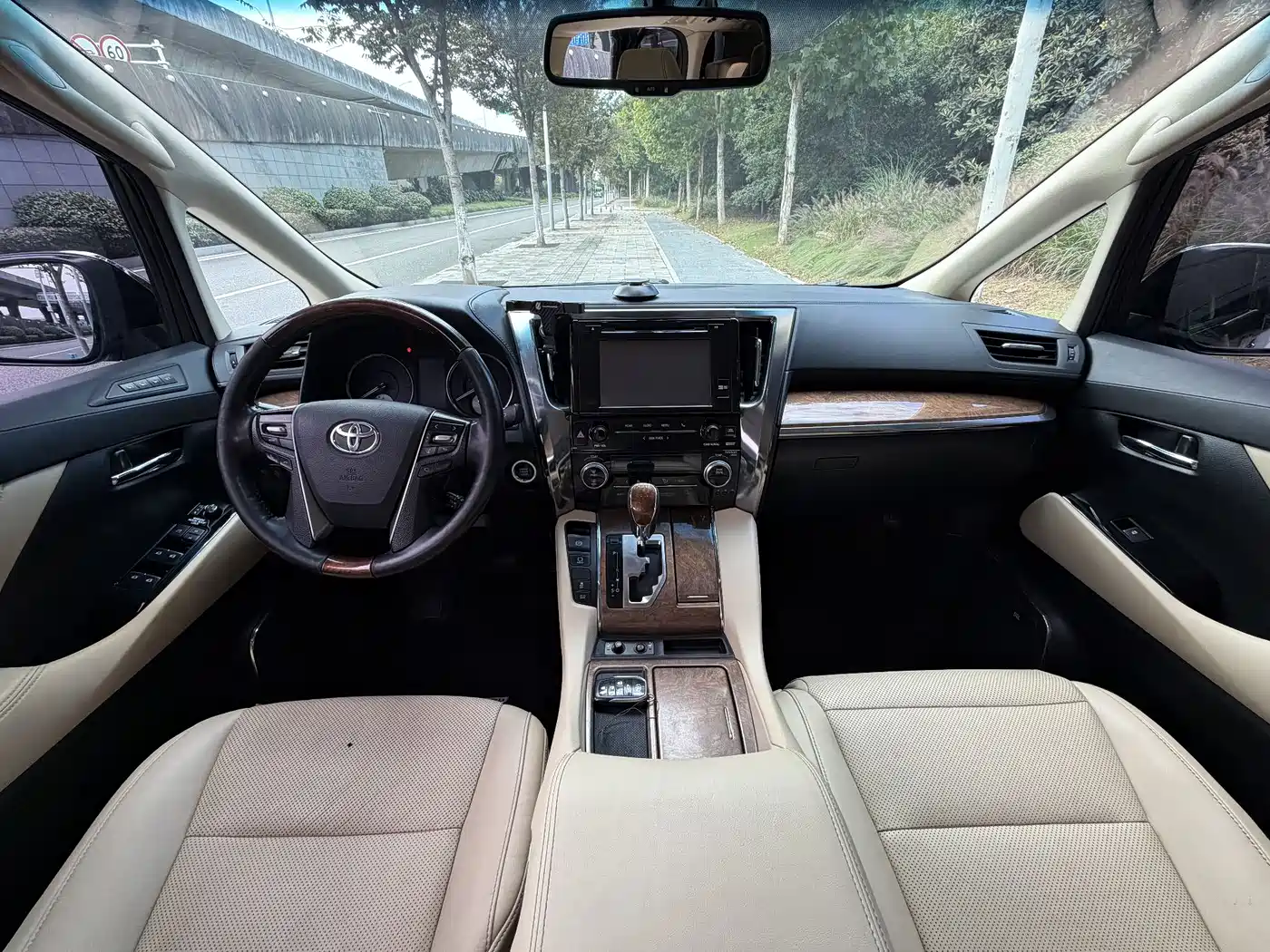 Toyota Alphard 2018 3.5L Premium фото 4