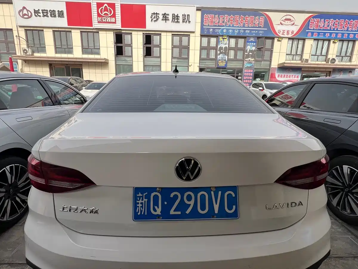 Volkswagen Lavida 2023 1.5L Auto Delight Edition фото 7