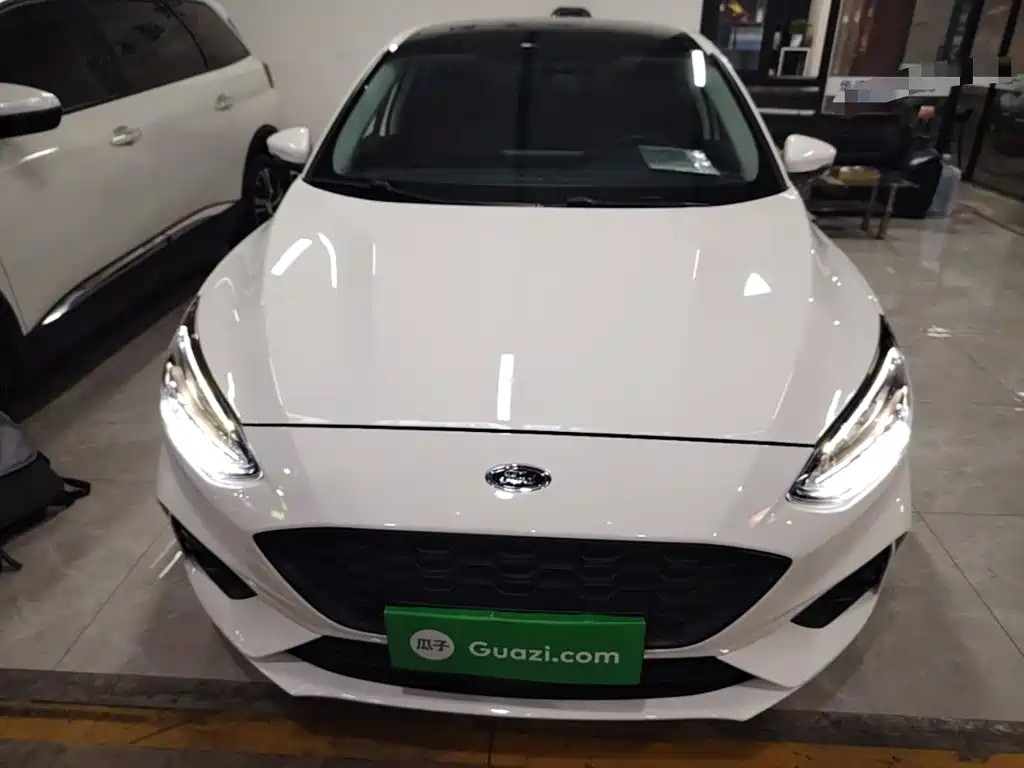 Ford Focus 2022 2021 Hatchback EcoBoost 180 Auto Trend