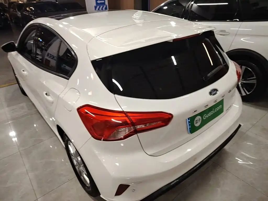 Ford Focus 2022 2021 Hatchback EcoBoost 180 Auto Trend