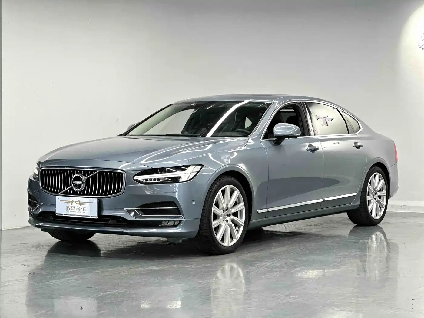 Фото 1 - Volvo S90
