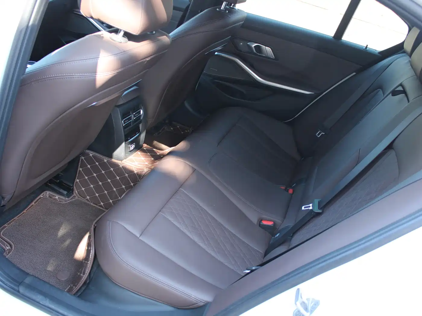 BMW 3 Series 2024 325i M Sport Shadowline Package фото 25